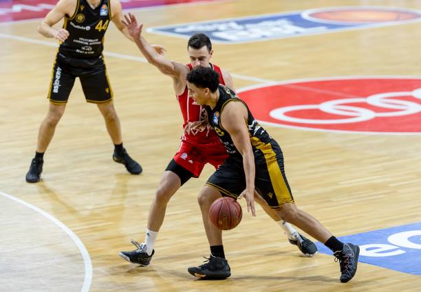 格强调攻守 格强调攻守